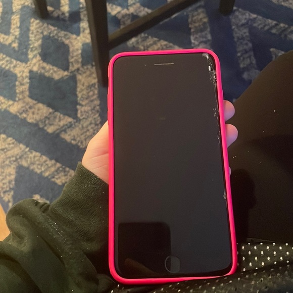 antique iphone 7 (working!!!) (see picture)